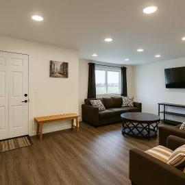 Mountain Views - Peaceful Retreat - 1BR suite, hotel din Sooke
