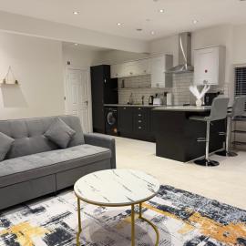 Luxury 2-BDR Penthouse - Free parking, Sleeps 6, hotel u gradu 'Wolverhampton'