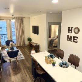 Stylish One-Bedroom Getaway Near Everything, Hotel in Addison