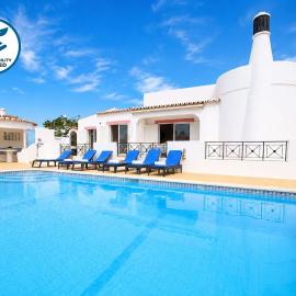 Villa Rosé - com piscina aquecível e BBQ em Carvoeiro, hotel in Praia do Carvoeiro