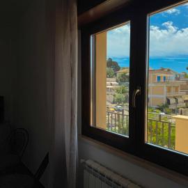 SOFIA APARTMENT - Bright and Spacious Flat in Central Nettuno, Steps from the City Center, Beaches, and Train Station, hotel u gradu Netuno