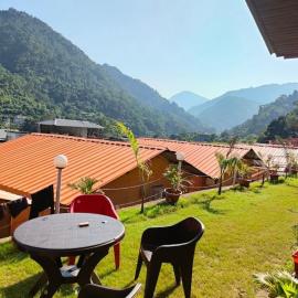 Valley King Resort, ξενοδοχείο σε Mohan Chatti