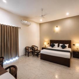 Glotus Hotel and Restaurant, khách sạn ở Herbertpur