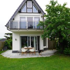 Gemütliches und ruhiges Haus mit Garten in Solingen, privat, bis 3 Gäste، فندق في سولينغين