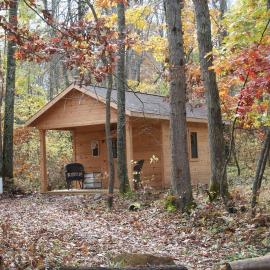 Wild Yough Glamping Huts, hotelli kohteessa Oakland