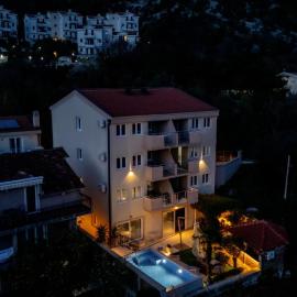 J & P Apartments Orahovac – hotel w Kotorze