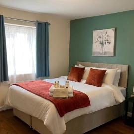 Premium 6 BR-3 Baths-EV Charger and Free Parking-CV22-Warwickshire-Groups-Families-Contractors-Pets Welcome-By The Home Makers Hub