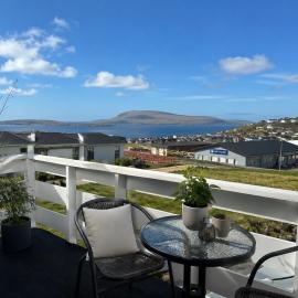 Great apartment with sea view & balcony, Hotel in Tórshavn