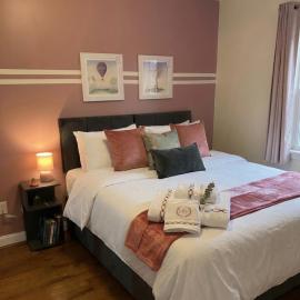 Luxury 6 BR-3 Baths-EV Charger and Free Parking-CV22-Warwickshire-Groups-Families-Contractors-Pets Welcome-By The Home Makers Hub, hotel a Rugby