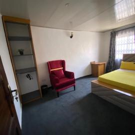 The Pelican 1 solared comfy apartment near JUTH, khách sạn ở Jos