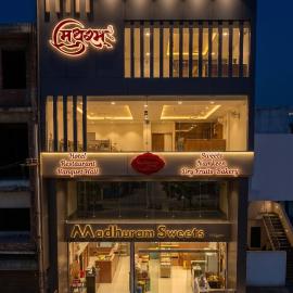 Hotel Madhuram Shivpuri MP, хотел в Shivpurī