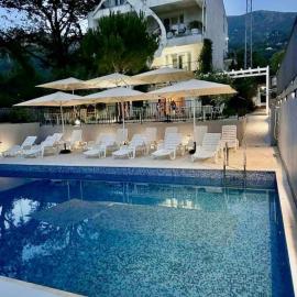 Mostoliva Sea View Studios, khách sạn ở Reževići