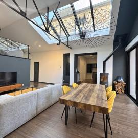 Magnifique loft industriel-chic avec patio, מלון בברסט