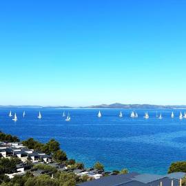 Mobile Home SkyLine - beautiful sea view - on the palm of the beach, viešbutis mieste Drage