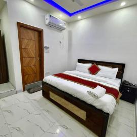 Hotel RL Ramayansh - 800 mtr From Ram Mandir Ayodhya, hotell sihtkohas Ayodhya