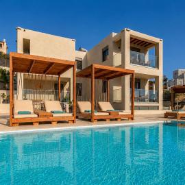 Esencia Luxury Villa - Pure Privacy & Saltwater Infinity Pool, hotelli kohteessa Ligaria