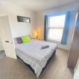 4 Bedroom House For Corporate Stays in Kettering，凱特林的飯店
