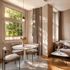 Stylish City Center Escape- Where Modern Elegance Meets History