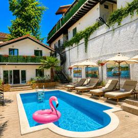 Chalet duplex N 7 avec piscine, hotell i Bouzareah