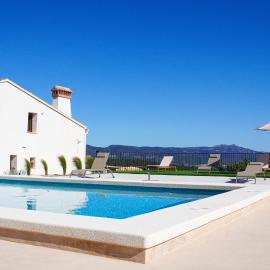 Villa para grupos 12 personas con piscina, barbacoa y finca de 50ha en Alicante