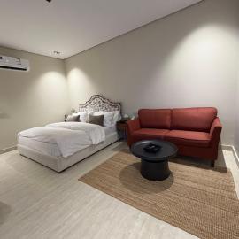 إقامة إيوان بدخول ذاتي وتصميم أنيق 1, hotel in Unayzah