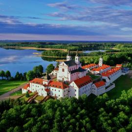 Pokamedulski Klasztor w Wigrach, готель у місті Вігри