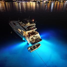 Holyship 4 Cabin Fairline Squadron 65 Motoryacht, Hotel in Çırkan