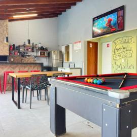 Refúgio com Fogueira, Piscina, Bilhar e Ar condicionado