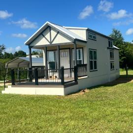 The Sunflower Villa - 15 Miles from the Beach!, hotel a Foley