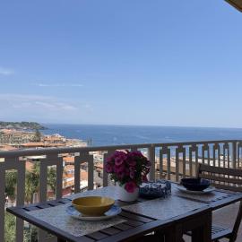 Il balcone sul borgo, hotel en Aci Castello