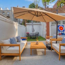 Near Prospect Park, Comfy King Beds, Nice Outdoor Space, Free Parking EV Charger, hotel u Brooklynu