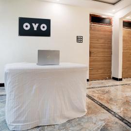 HOTEL O RAJ PALACE, hótel í Rāmnagar