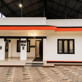 6 Bed Friends Stay at South Cliff Varkala by MCH