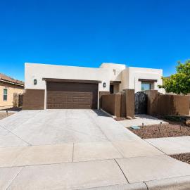 Lovely Little House at Metro Verde Community, Hotel in Las Cruces