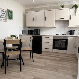 Entire home, perfect for staying with friends and family, hotel in Deysbrook