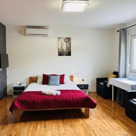 Alice's Home, hotel u gradu Surčin