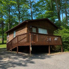 One Bedroom Cozy Cabin #23 on Patoka Lake in Southern Indiana, hotel a Eckerty
