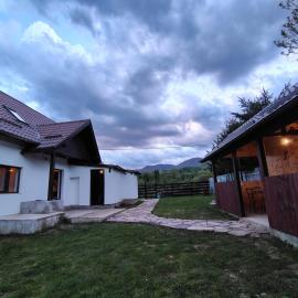 Pe un Picior de Plai, hotel in Măgura