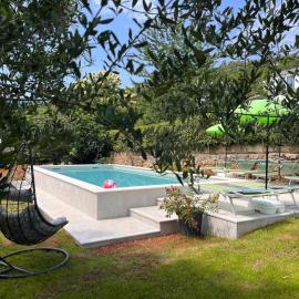 Villa Riviera blue with seaview, pool, whirlpool, parking and boat excursions, hotel u gradu Opric