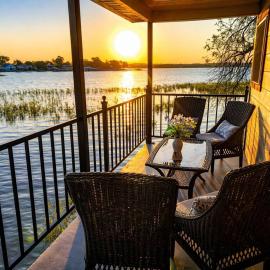 Lakefront Retreat, Pool, Hottub, Firepit, hotel in Azle