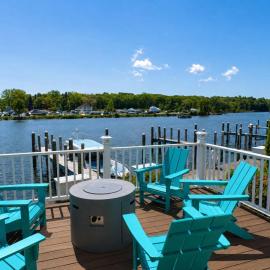Dockside Retreat- Riverfront Near Lake Michigan, hotel a Saint Joseph