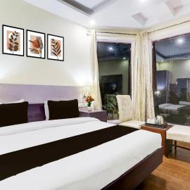 Super Townhouse by OYO Brahma Sarovar Formerly Krishna mahal, hotel di Kurukshetra