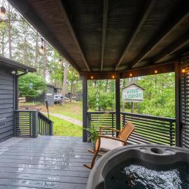 Eureka Springs Townhouse w King & 2 Twin Beds + Hot Tub