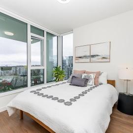 New Condo Walk to Lougheed Skytrain Station & SFU, hotel en Coquitlam