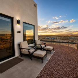 The Dark Sky Haven Luxe Casita Views Sleeps 2, hotel in Page