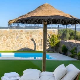 Chalet con piscina cerca de la playa, hotel in Conil de la Frontera