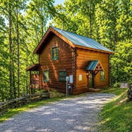 Mountain-View Loft Cabin with Hot Tub & Fireplace