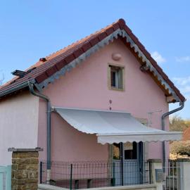 Charmante maisonnette au coeur de Pupillin, hôtel à Pupillin