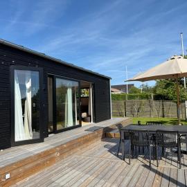 Charming Newly Built Cottage 300 M From Beach, hotel u gradu 'Karrebæksminde'