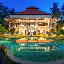 Villa Manor Beachfront, North Bali, Hotel in Julah